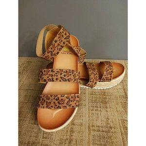 Women's Aloha Island Laguna Stretch Ankle Strap Leopard Sandals Size 10M